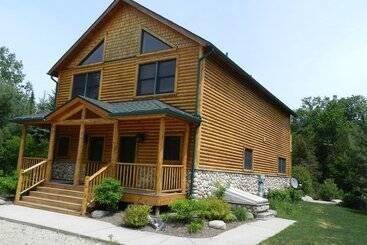 Cabins On Maple River
