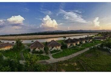 هتل Barahi Jungle Lodge