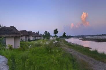 هتل Barahi Jungle Lodge