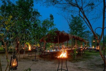 هتل Barahi Jungle Lodge