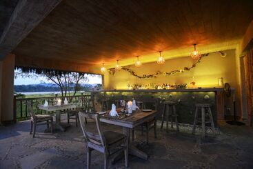 هتل Barahi Jungle Lodge