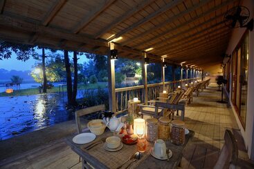 هتل Barahi Jungle Lodge