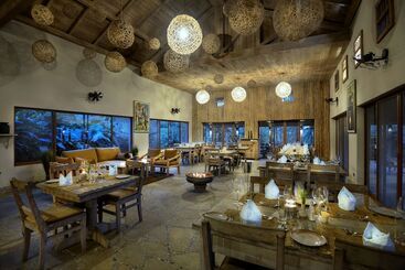 هتل Barahi Jungle Lodge