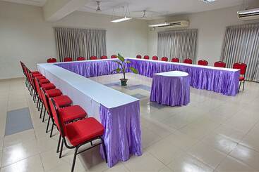 هتل Brac Cdm Savar