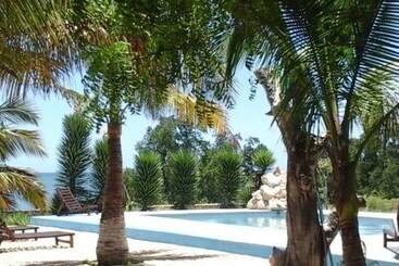 هتل Caliente Beach Lodge