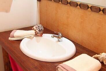 هتل Caliente Beach Lodge