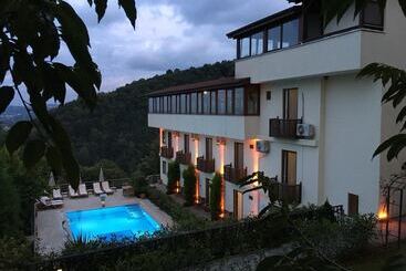 هتل Dilek Konağı