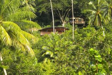 هتل Fare Oviri Lodge