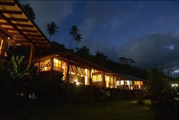 هتل Fare Oviri Lodge