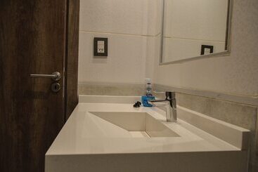 هتل Leloir Suites & Meetings