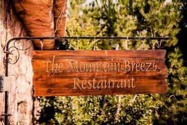 هتل Mountain Breeze Resort