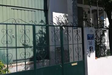 هتل Oriente Dna Studios & Rooms