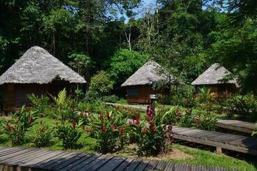 هتل Sani Lodge