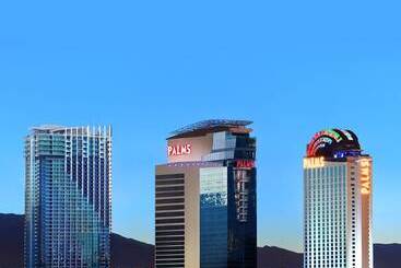 Luxury Suites At The Palms