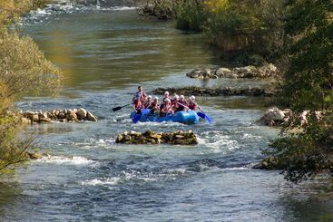 پانسیون Inn By The River