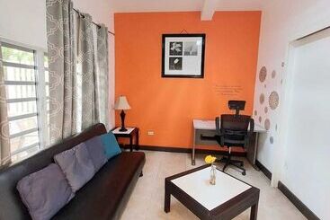 پانسیون La Casa De Joy Airport Apartments
