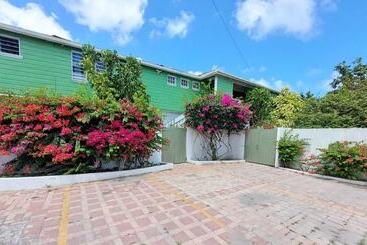 پانسیون La Casa De Joy Airport Apartments