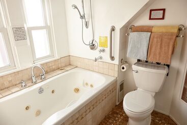 Ray S Bucktown B&b