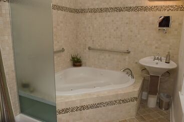 Ray S Bucktown B&b