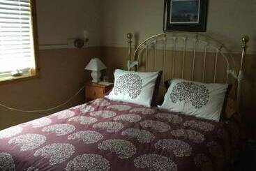 Salmon Pool Inn