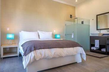 The Vibe Bed & Breakfast   Adults Only