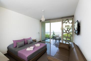 Whitelace Resort