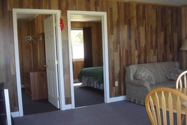 Baywatch Lighthouse Cottages & Motel