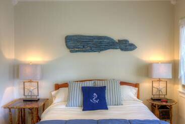 تختخواب و صبحانه Blue Heron Seaside Inn