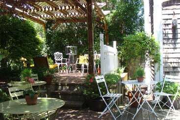 Bed and Breakfast Salt House Inn