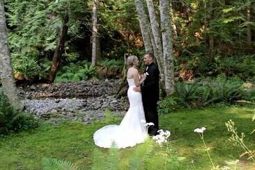Creekside B & B