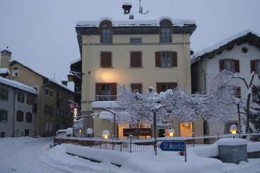 ホテル Albergo Piz Cam