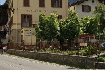ホテル Albergo Piz Cam