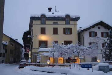 ホテル Albergo Piz Cam