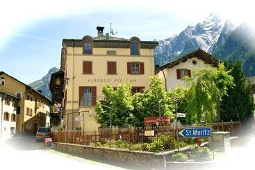 ホテル Albergo Piz Cam