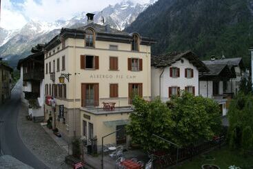 ホテル Albergo Piz Cam