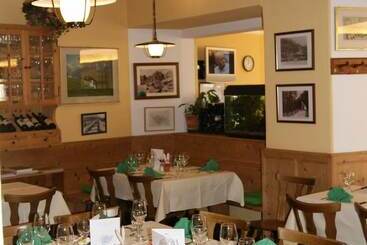 ホテル Albergo Piz Cam
