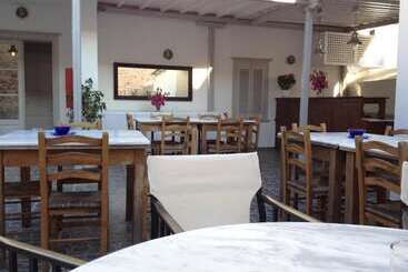هتل Alexandra Guesthouse