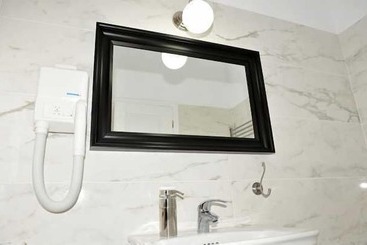 هتل Alexandra Guesthouse