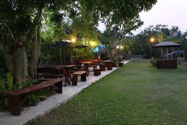هتل Baansuanlynjee Maeklong Resort