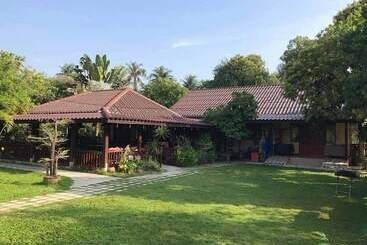 هتل Baansuanlynjee Maeklong Resort