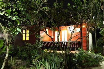هتل Baansuanlynjee Maeklong Resort