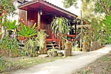 هتل Baansuanlynjee Maeklong Resort