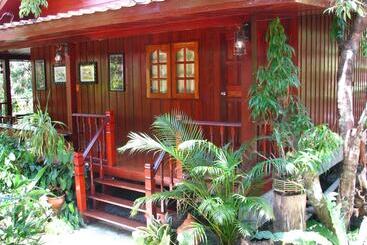 هتل Baansuanlynjee Maeklong Resort