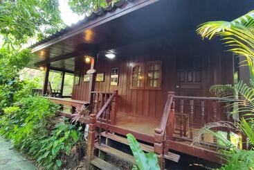 هتل Baansuanlynjee Maeklong Resort