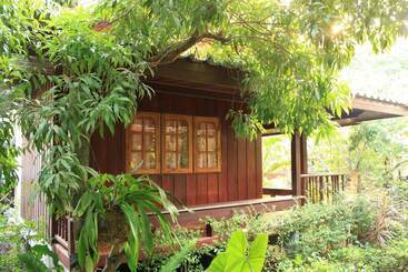 هتل Baansuanlynjee Maeklong Resort