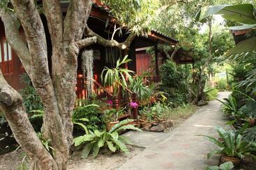 هتل Baansuanlynjee Maeklong Resort