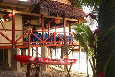 هتل Faofao Beach Fales