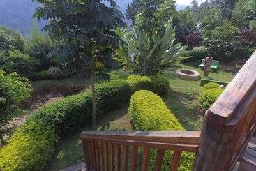 هتل Rafiki Safari Lodge Bwindi