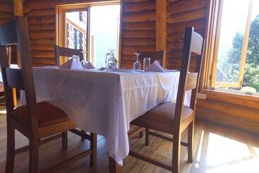 هتل Rafiki Safari Lodge Bwindi