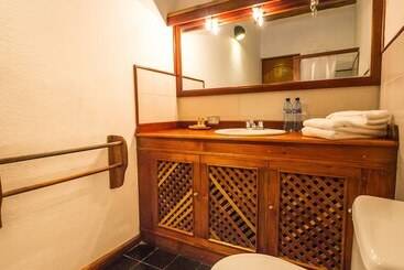 هتل Tzam Poc Resort